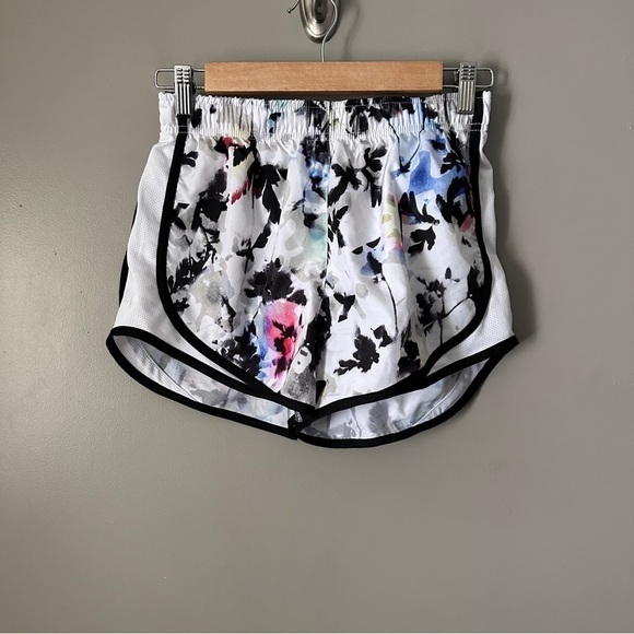 Nike dri-fit floral running shorts - Picture 1 of 5